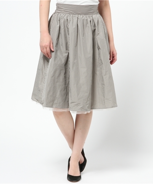 one after another NICE CLAUP（ワンアフターアナザーナイスクラップ）の「【non-no5月号掲載　ナイスクラップ】リバーシブル柄チュールスカート（スカート・レディース・オフホワイト/ネイビー/ベージュ・FREE）」の7枚目の写真