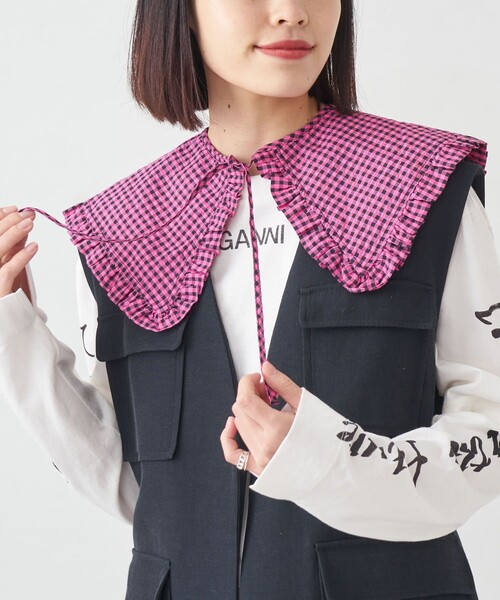 Firsthand（ファーストハンド）の「Firsthand/ファーストハンド Ganni / ガニー　Seersucker Coller / つけ襟（付け襟・レディース・ピンク・ONE SIZE）」の3枚目の写真