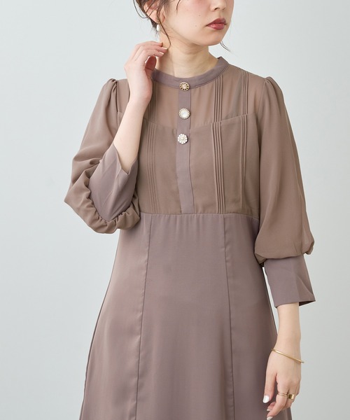 natural couture（ナチュラルクチュール）の「【WEB限定】パーティーシーンで映える　ビジュー釦異素材バルーン袖ワンピース（ドレス・レディース・ブラック/ベージュ/モカ・FREE）」の4枚目の写真