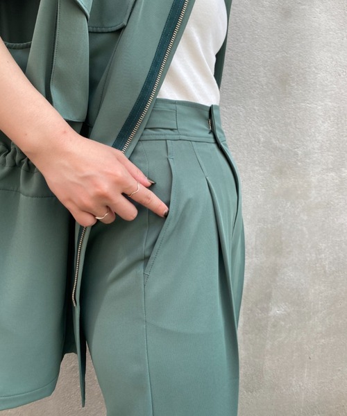 CIAOPANIC（チャオパニック）の「ベストとセットアップ可、サイドアジャストパンツ（スラックス・レディース・グリーン/アイボリー・FREE）」の3枚目の写真