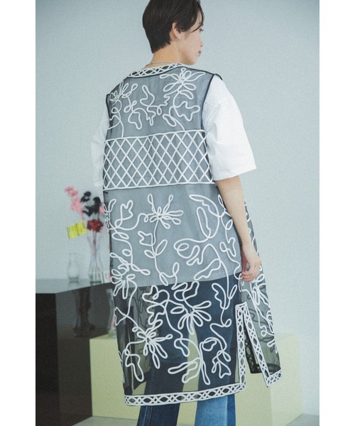 mag.by c（マグバイシー）の「(mag.by c)エンブロイダリーロングベスト（ベスト・レディース・ブラック・ONE SIZE）」の6枚目の写真