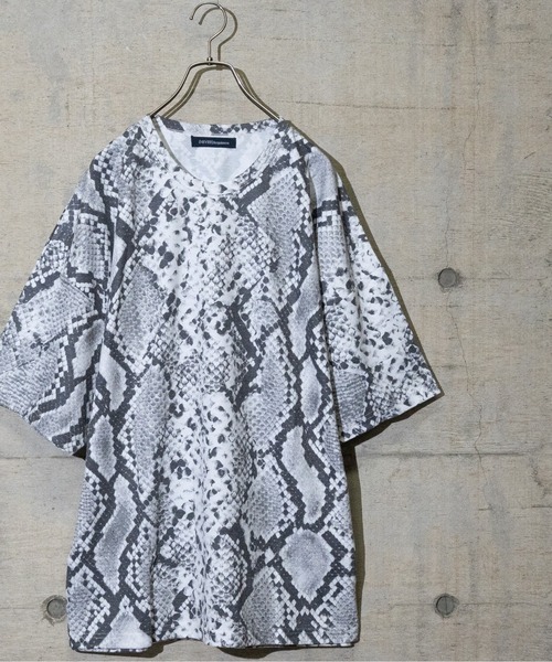 JOHN'S CLOSET(ジョンズクローゼット)の「【50】Sublimation Printing総柄ビッグTシャツ(Tシャツ/カットソー・メンズ・ホワイト系その他/パープル系その他/ブラック系その他/ブルー系その他/ネイビー系・FREE)」の2枚目の写真