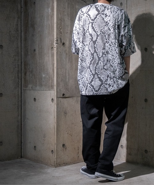 JOHN'S CLOSET(ジョンズクローゼット)の「【50】Sublimation Printing総柄ビッグTシャツ(Tシャツ/カットソー・メンズ・ホワイト系その他/パープル系その他/ブラック系その他/ブルー系その他/ネイビー系・FREE)」の6枚目の写真
