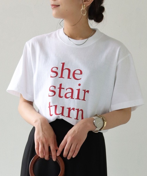 【shemoshelly】5.6オンスオリジナルスローガンロゴTシャツ