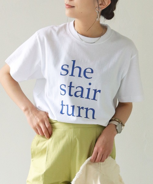 【shemoshelly】5.6オンスオリジナルスローガンロゴTシャツ