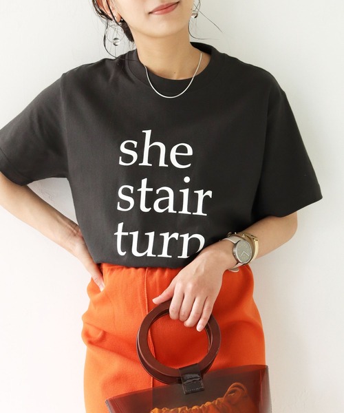 【shemoshelly】5.6オンスオリジナルスローガンロゴTシャツ