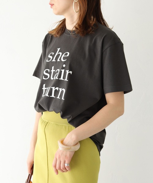 【shemoshelly】5.6オンスオリジナルスローガンロゴTシャツ