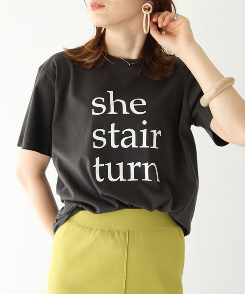 【shemoshelly】5.6オンスオリジナルスローガンロゴTシャツ