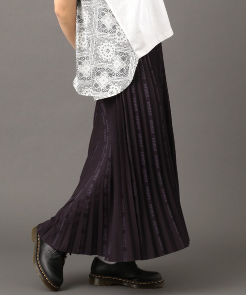 AVIREX（アヴィレックス）の「【直営店限定】PLEATED SKIRT LOGO/ プリーツスカート ロゴ（スカート・レディース・チャコールグレー/ブラウン・FREE）」の2枚目の写真