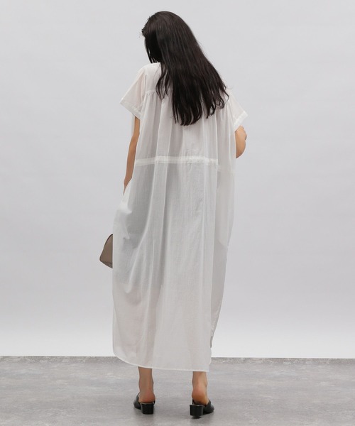 LAKOLE（ラコレ）の「シアーストライプドロストワンピース / 294896（ワンピース・レディース・ブラック/オフホワイト/ブルー・SMALL/MEDIUM）」の4枚目の写真