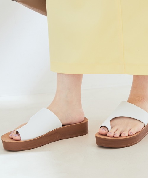 Juze（ジュゼ）の「【軽量】厚底トングサンダル（サンダル・レディース・ホワイト/ブラック・23.5cm/24.5cm/23.0cm/24.0cm）」の11枚目の写真