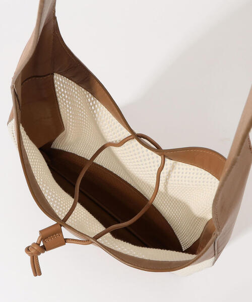 TOMORROWLAND （トゥモローランド）の「HEREU SALABRE NET ショルダーバッグ（ショルダーバッグ・レディース・ベージュ系その他・FREE）」の2枚目の写真