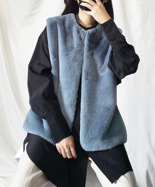 me+em select（ミームセレクト）の「※※【 ８color  】スムースタッチサイドスリットフェイクファーベスト（ベスト・レディース・ブラック/ベージュ/ブルー/アイボリー/モカ/キャメル/グレイッシュベージュ/チャコール・MEDIUM）」の7枚目の写真