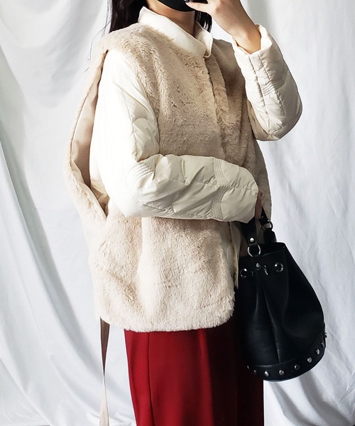 me+em select（ミームセレクト）の「※※【 ８color  】スムースタッチサイドスリットフェイクファーベスト（ベスト・レディース・ブラック/ベージュ/ブルー/アイボリー/モカ/キャメル/グレイッシュベージュ/チャコール・MEDIUM）」の20枚目の写真