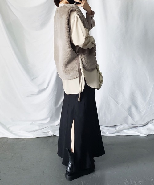 me+em select（ミームセレクト）の「※※【 ８color  】スムースタッチサイドスリットフェイクファーベスト（ベスト・レディース・ブラック/ベージュ/ブルー/アイボリー/モカ/キャメル/グレイッシュベージュ/チャコール・MEDIUM）」の17枚目の写真