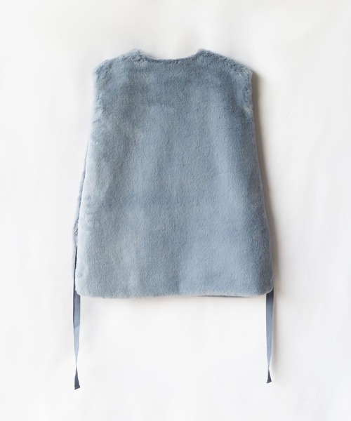 me+em select（ミームセレクト）の「※※【 ８color  】スムースタッチサイドスリットフェイクファーベスト（ベスト・レディース・ブラック/ベージュ/ブルー/アイボリー/モカ/キャメル/グレイッシュベージュ/チャコール・MEDIUM）」の22枚目の写真