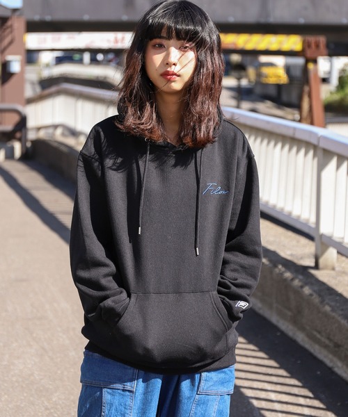 FILA(フィラ)の「【別注】 【FILA】 アソート ロゴ 刺繍 ルーズシルエット 裏起毛 長袖 スウェット パーカー(パーカー・レディース・ホワイト/ブラック/ネイビー/オートミール/杢グレー/ホワイト系/ホワイト系1/ホワイト系2/ブラック系/アイボリー系/ネイビー系/グレー系/ブラック系1/ブラック系2/アイボリー系1/ネイビー系1/グレー系1/ブラック系3/ブラック系4/ホワイト系3/ホワイト系4/アイボリー系2/ネイビー系2/グレー系2・MEDIUM/LARGE/X-LARGE)」の10枚目の写真