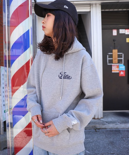 FILA(フィラ)の「【別注】 【FILA】 アソート ロゴ 刺繍 ルーズシルエット 裏起毛 長袖 スウェット パーカー(パーカー・レディース・ホワイト/ブラック/ネイビー/オートミール/杢グレー/ホワイト系/ホワイト系1/ホワイト系2/ブラック系/アイボリー系/ネイビー系/グレー系/ブラック系1/ブラック系2/アイボリー系1/ネイビー系1/グレー系1/ブラック系3/ブラック系4/ホワイト系3/ホワイト系4/アイボリー系2/ネイビー系2/グレー系2・MEDIUM/LARGE/X-LARGE)」の17枚目の写真