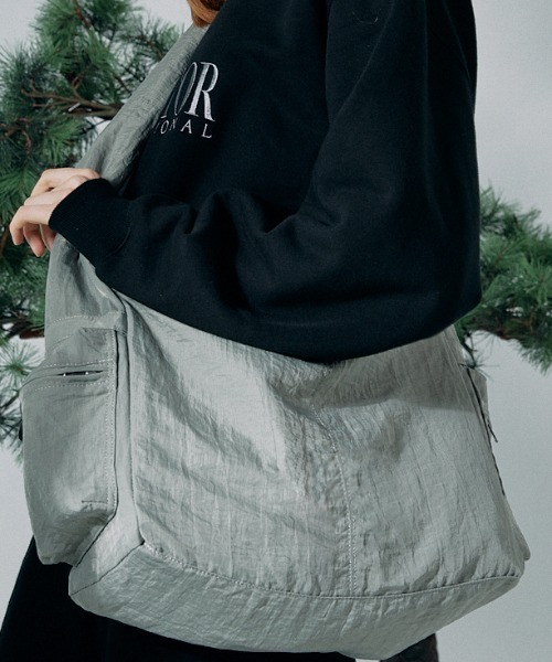 SCULPTOR（スカルプター）の「Slouchy Hobo Messenger Bag/スラッチ―ホボメッセンジャーバック（バックパック/リュック・レディース・グリーン系その他/アイボリー/ブラック・FREE）」の3枚目の写真