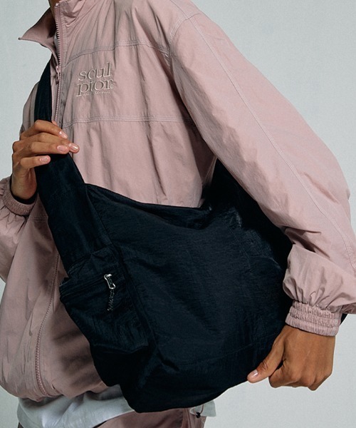 SCULPTOR（スカルプター）の「Slouchy Hobo Messenger Bag/スラッチ―ホボメッセンジャーバック（バックパック/リュック・レディース・グリーン系その他/アイボリー/ブラック・FREE）」の2枚目の写真