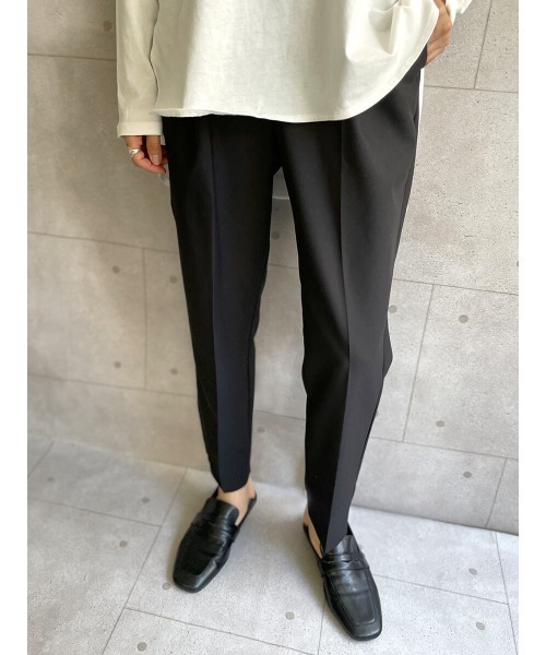 HEILIS（ヘイリス）の「センタープレステーパードパンツ / テーパードパンツ イージーパンツ センタープレス ウエストゴム（その他パンツ・レディース・キャメル/テラコッタ/ブラック/ネイビー/グリーン・M/L）」の2枚目の写真