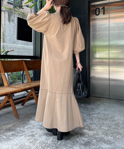 CAPRICIEUX LE'MAGE(カプリシューレマージュ)の「配色ステッチマーメイドワンピース(ワンピース・レディース・ブラック/ベージュ・FREE)」の5枚目の写真