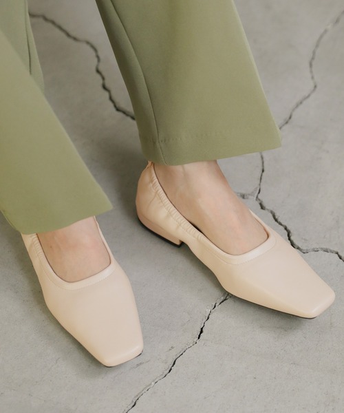 select MOCA（セレクトモカ）の「フェイクレザースクエアトゥパンプス（パンプス・レディース・アイボリー/ライトベージュ/ブラック・SMALL/MEDIUM/LARGE）」の2枚目の写真
