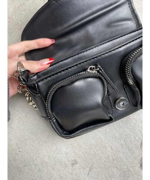 ENVYM(アンビー)の「サークルチェーンショルダーBAG(ショルダーバッグ・レディース・ホワイト/ブラック・FREE)」の4枚目の写真