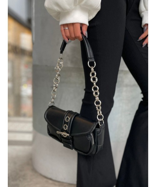 ENVYM(アンビー)の「サークルチェーンショルダーBAG(ショルダーバッグ・レディース・ホワイト/ブラック・FREE)」の7枚目の写真