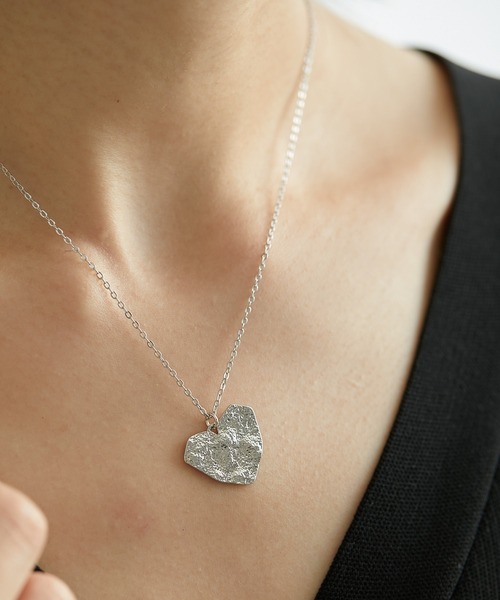 PAPILLONNER(パピヨネ)の「ハートモチーフネックレス/PAPILLONNER/パピヨ(ネックレス・レディース・シルバー/ゴールド・FREE)」の6枚目の写真