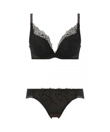 AMOSTYLE BY TRIUMPH（アモスタイルバイトリンプ）の「チャーミングラマースリムラインDeepV ラインアートステッチ【E","F","Gカップ】AMST1410 WHU2 + Hikini JX（ブラ&ショーツ）」