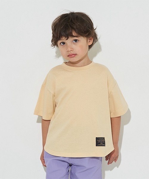 b・ROOM（ビールーム）の「【型崩れしないやわらかコットン】ラウンドヘムTシャツ（Tシャツ/カットソー・キッズ・イエロー/ネイビー/パープル/ミント/モカ/チャコール/アイボリー/ブルーグレー・100cm/110cm/120cm/130cm/140cm/150cm）」の8枚目の写真