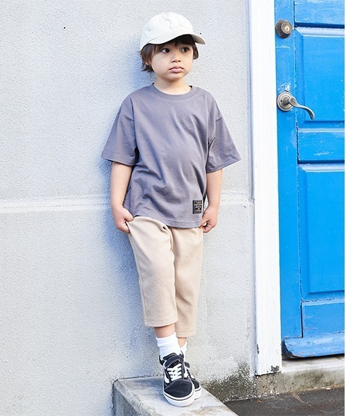 b・ROOM（ビールーム）の「【型崩れしないやわらかコットン】ラウンドヘムTシャツ（Tシャツ/カットソー・キッズ・イエロー/ネイビー/パープル/ミント/モカ/チャコール/アイボリー/ブルーグレー・100cm/110cm/120cm/130cm/140cm/150cm）」の18枚目の写真