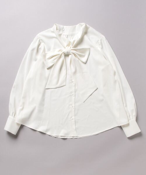 Emilyan（エミリアン）の「再入荷！ボリュームスリーブ・大ぶりボウタイデザインとろみスムースデシンブラウス（シャツ/ブラウス・レディース・オフホワイト/スモークピンク/グレイッシュベージュ/サックスブルー/ベージュ/ネイビー・9号/L/S/M）」の15枚目の写真