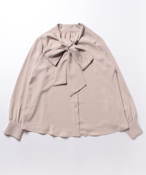 Emilyan（エミリアン）の「再入荷！ボリュームスリーブ・大ぶりボウタイデザインとろみスムースデシンブラウス（シャツ/ブラウス・レディース・オフホワイト/スモークピンク/グレイッシュベージュ/サックスブルー/ベージュ/ネイビー・9号/L/S/M）」の18枚目の写真