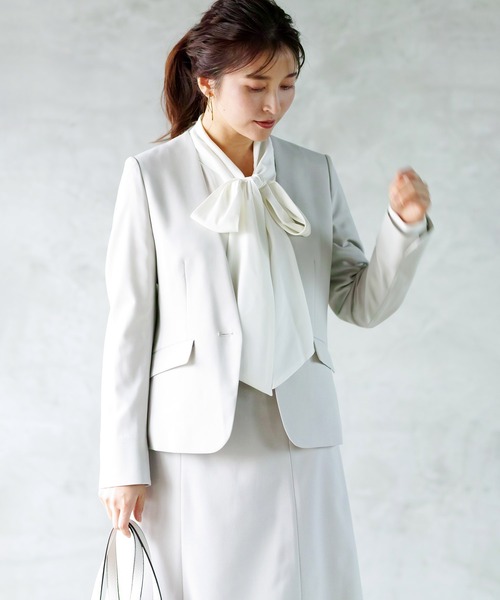 Emilyan（エミリアン）の「再入荷！ボリュームスリーブ・大ぶりボウタイデザインとろみスムースデシンブラウス（シャツ/ブラウス・レディース・オフホワイト/スモークピンク/グレイッシュベージュ/サックスブルー/ベージュ/ネイビー・9号/L/S/M）」の7枚目の写真