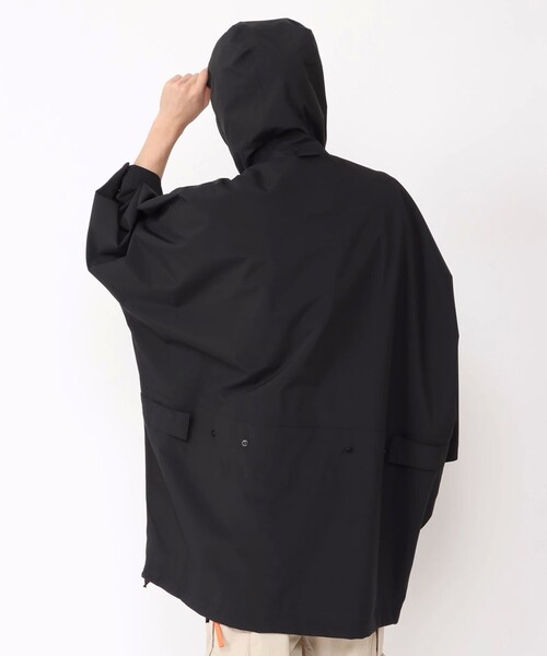 Columbia(コロンビア)の「デシュートバレーユニセックスレインポンチョ(ポンチョ・メンズ・ブラック/ブルー・M/L/XL/S)」の3枚目の写真