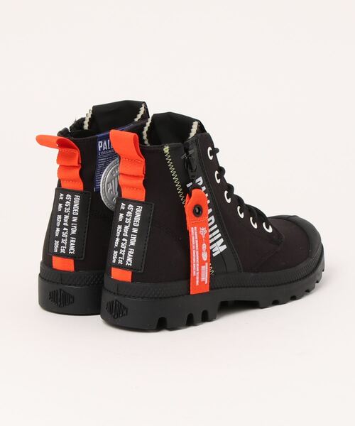 PALLADIUM（パラディウム）の「PALLADIUM/パラディウム　PAMPA HI OUTZIP OVERLAB（スニーカー・メンズ・ホワイト/ブラック・24.5cm/27.5cm/25.5cm/25cm/26cm/26.5cm/27cm/24cm/28cm/23.5cm/23cm）」の3枚目の写真