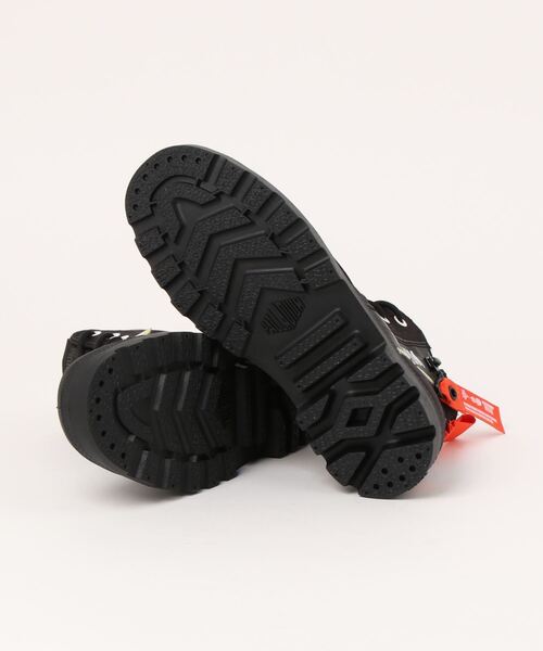 PALLADIUM（パラディウム）の「PALLADIUM/パラディウム　PAMPA HI OUTZIP OVERLAB（スニーカー・メンズ・ホワイト/ブラック・24.5cm/27.5cm/25.5cm/25cm/26cm/26.5cm/27cm/24cm/28cm/23.5cm/23cm）」の4枚目の写真