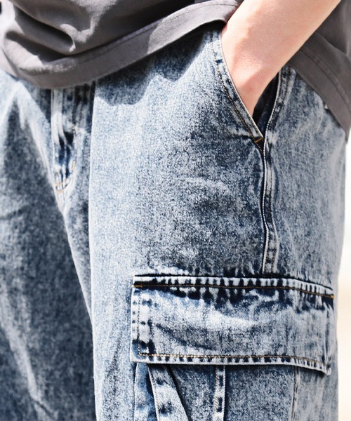 LUXSTYLE(ラグスタイル)の「ケミカルウォッシュデニムワイドカーゴパンツ(カーゴパンツ・メンズ・ブルー/ブラック・L/M/S)」の9枚目の写真