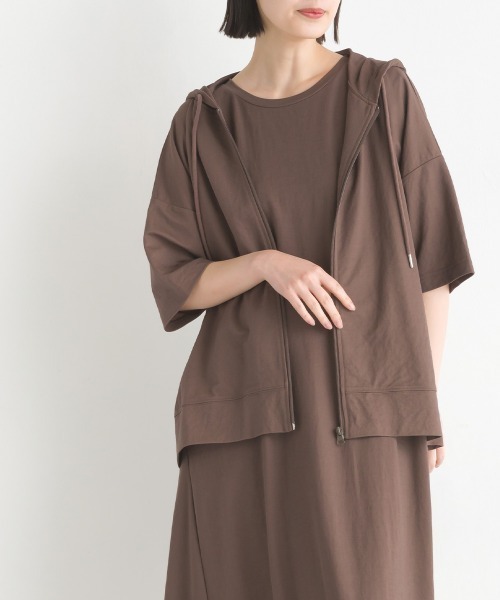 OMNES（オムネス）の「接触冷感オーバーサイズジップパーカー（パーカー・レディース・ホワイト/ブルー/モカ/イエロー/チャコールグレー/ブラック/グレー/チャコールグレー×ブラック/ホワイト系その他/キャメル/ネイビー/ラベンダー/ブラウン/グリーン/ブルー系その他・FREE）」の8枚目の写真