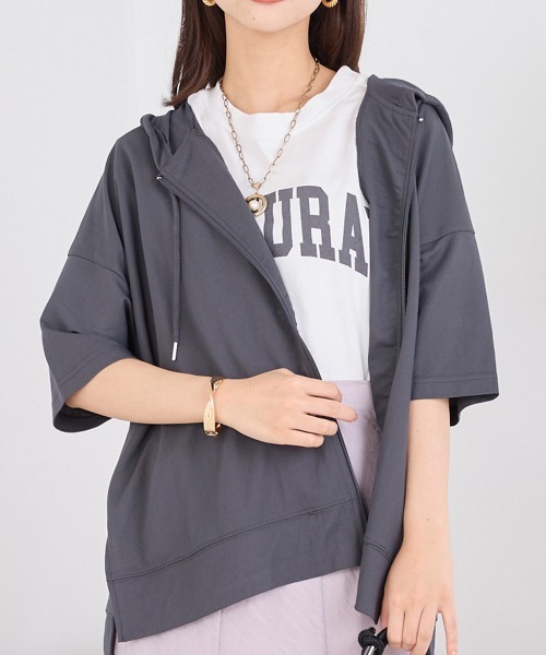 OMNES（オムネス）の「接触冷感オーバーサイズジップパーカー（パーカー・レディース・ホワイト/ブルー/モカ/イエロー/チャコールグレー/ブラック/グレー/チャコールグレー×ブラック/ホワイト系その他/キャメル/ネイビー/ラベンダー/ブラウン/グリーン/ブルー系その他・FREE）」の5枚目の写真