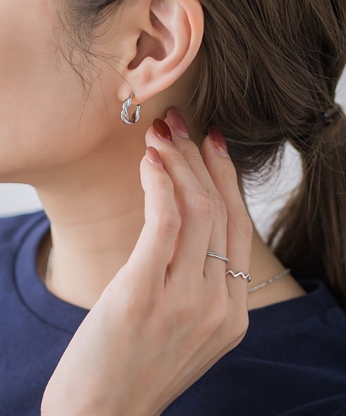 Pierrot(ピエロ)の「【stainless】選べるスモールピアス(ピアス(両耳用)・レディース・シルバー/ゴールド/シルバー系その他/ゴールド系その他・FREE)」の2枚目の写真
