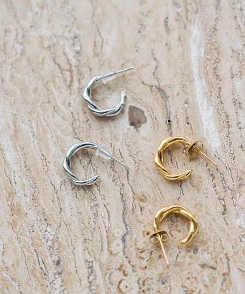 Pierrot(ピエロ)の「【stainless】選べるスモールピアス(ピアス(両耳用)・レディース・シルバー/ゴールド/シルバー系その他/ゴールド系その他・FREE)」の10枚目の写真