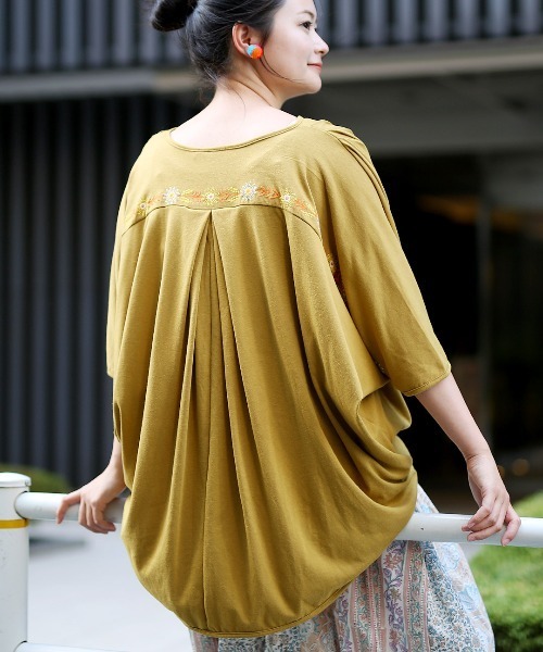 チチカカ（チチカカ）の「フラワー刺繍ドルマンチュニック（Tシャツ/カットソー・レディース・マスタード/ブラック/グリーン・FREE）」の5枚目の写真