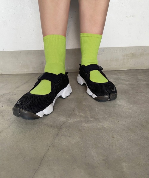 styiro(スタイロ)の「【11色展開】足袋ソックス 綿100% / 再入荷(ソックス/靴下・レディース・パープル/イエロー/オレンジ/ホワイト/ターコイズブルー/ブルー/ブラック/ピンク/ライトブルー/レモンイエロー/フューシャピンク・FREE)」の7枚目の写真