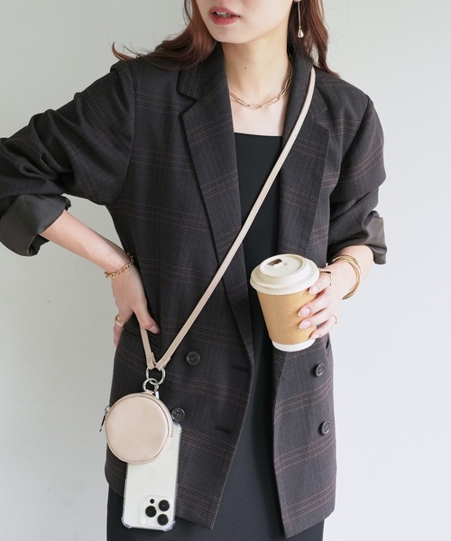 DISCOAT（ディスコート）の「ラウンドポーチ付きスマホストラップ（スマホグッズ・レディース・シルバー/ブラック/ベージュ/ラベンダー・FREE）」の2枚目の写真