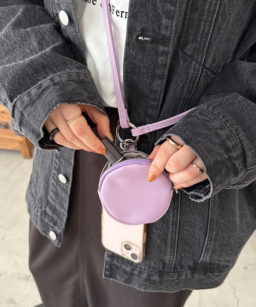DISCOAT（ディスコート）の「ラウンドポーチ付きスマホストラップ（スマホグッズ・レディース・シルバー/ブラック/ベージュ/ラベンダー・FREE）」の7枚目の写真