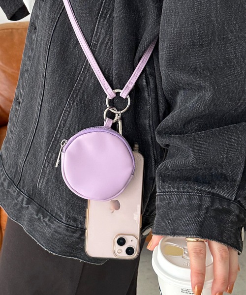 DISCOAT（ディスコート）の「ラウンドポーチ付きスマホストラップ（スマホグッズ・レディース・シルバー/ブラック/ベージュ/ラベンダー・FREE）」の8枚目の写真