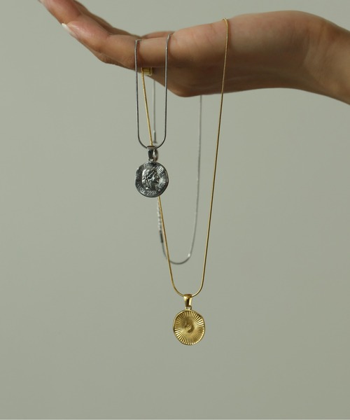 ORLEAN(オルレアン)の「金属アレルギー対応 コインスネークチェーンネックレス サージカルステンレス(ネックレス・レディース・シルバー/ゴールド・フリー)」の3枚目の写真